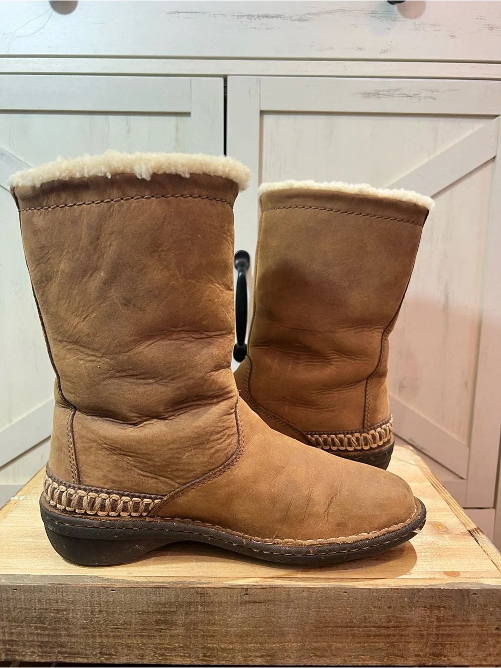 UGG Australia Kona Toggle 5156 Boots Brown Suede Size 7 Womens Leather Sheepskin